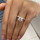 Daisy-set Engagement Ring 2.70 Carat Yellow Gold